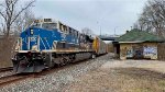 CSX 3194 leads M225.